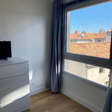 1 Piece, Hyper Centre, Grosse Horloge Apartment *